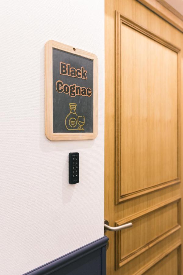 Black Cognac Joigny Eksteriør billede